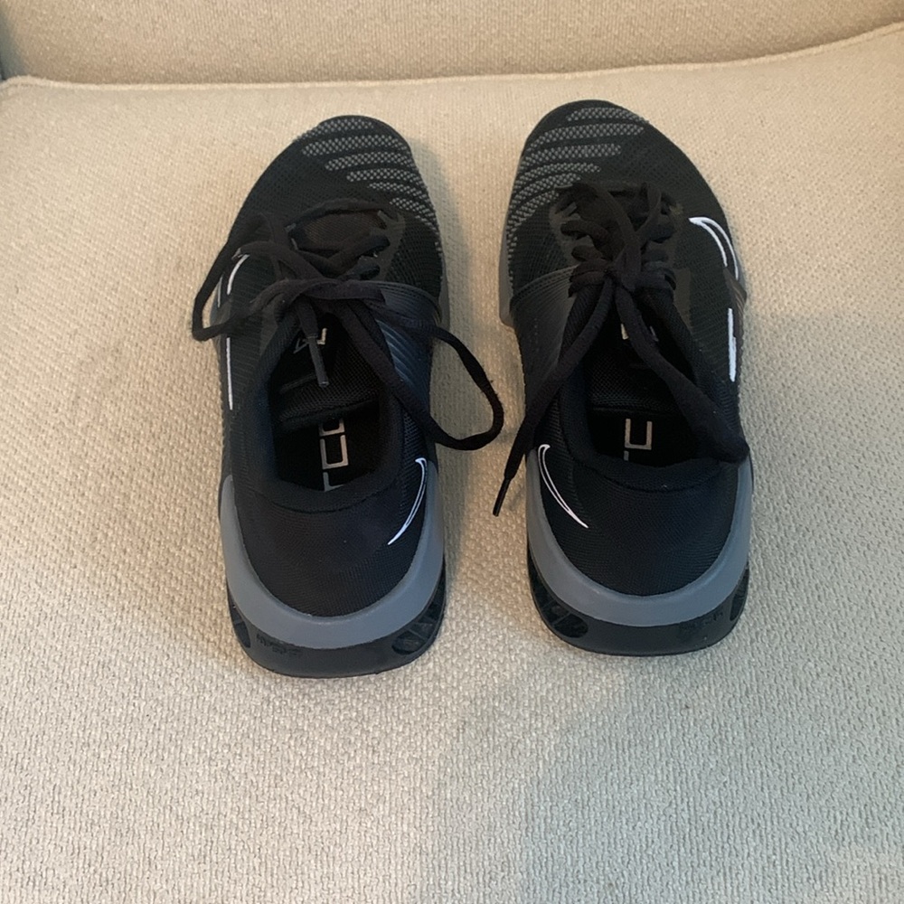 Women’s Nike Metcon 9! Gently Worn! Great Condition! - Picture 5 of 6